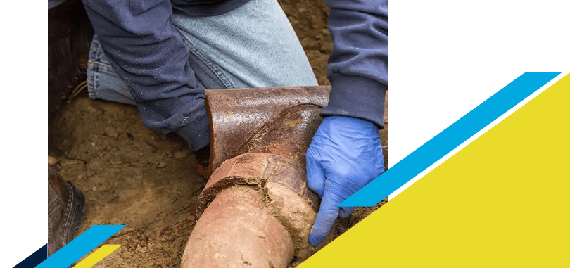 Z PLUMBERZ worker inspecting a sewer pipe